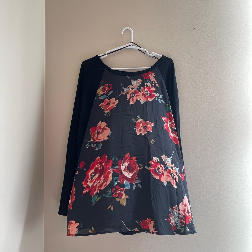 Lelis- Black Floral Boxy Tunic Top